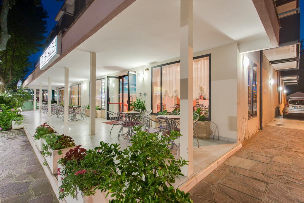 Hotel Basilea 벨레지아아지마리나 외부 사진
